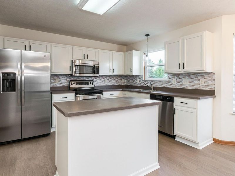 2378 Myrtle Valley Drive , Columbus, OH 43228 Photo 3