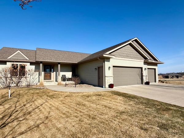 105 Hillwood Drive, Lake City, MN 55041