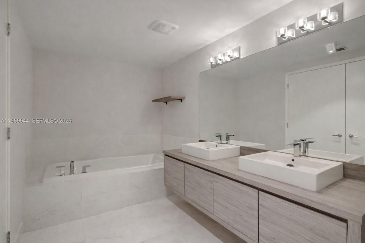 400 Sunny Isles Blvd , Unit 2004, Sunny Isles Beach, FL 33160 Photo