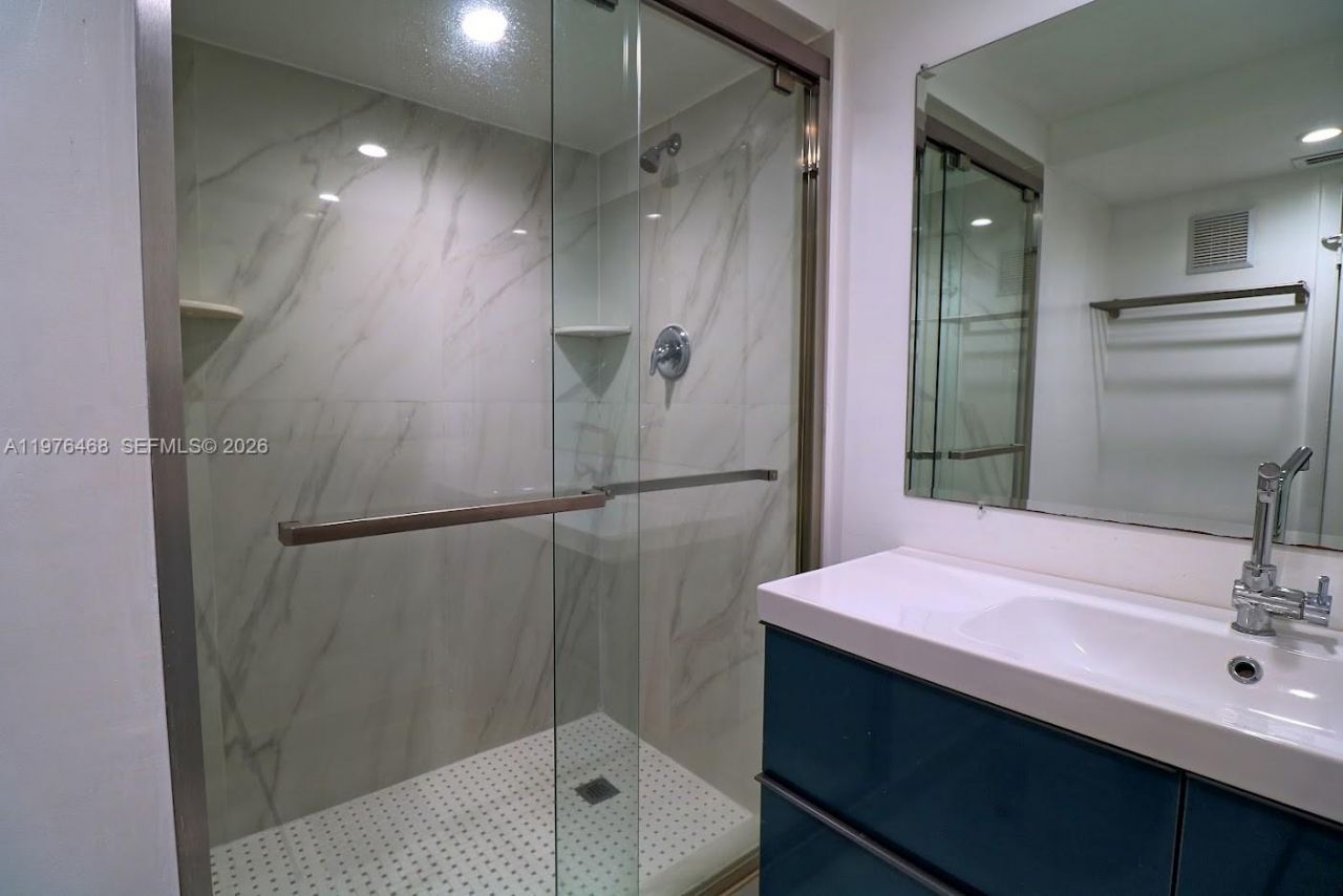 16500 Golf Club Rd , Unit 205, Weston, FL 33326 Photo