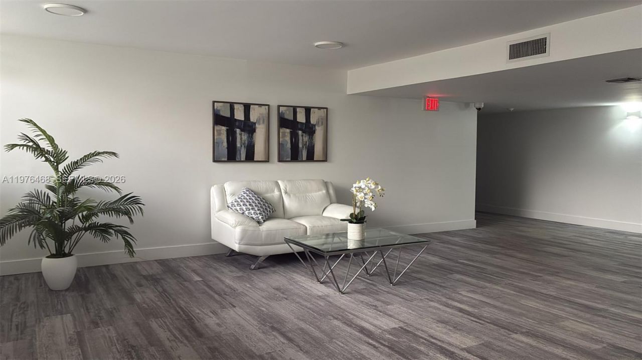 16500 Golf Club Rd , Unit 205, Weston, FL 33326 Photo