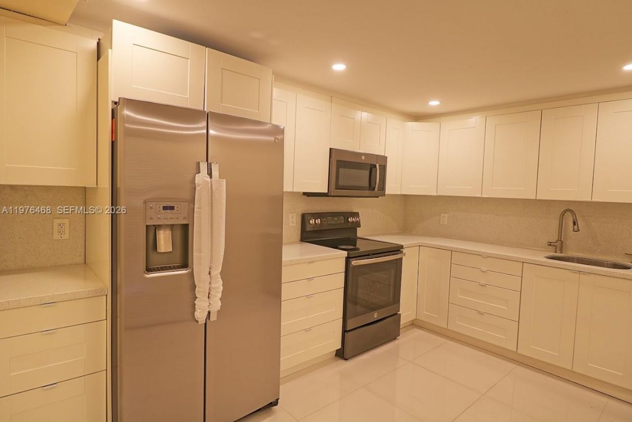 16500 Golf Club Rd , Unit 205, Weston, FL 33326 Photo