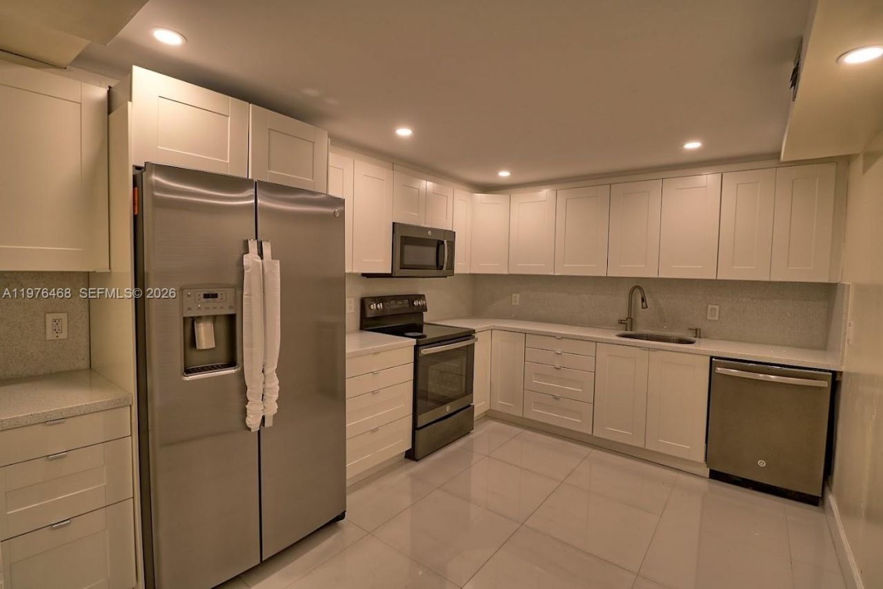 16500 Golf Club Rd , Unit 205, Weston, FL 33326 Photo