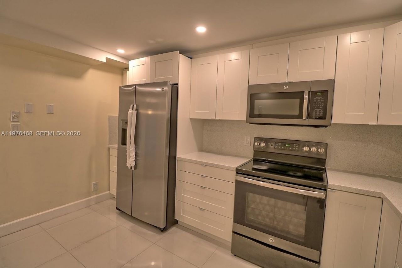 16500 Golf Club Rd , Unit 205, Weston, FL 33326 Photo