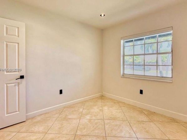 21020 NE 18th Ct , Miami, FL 33179