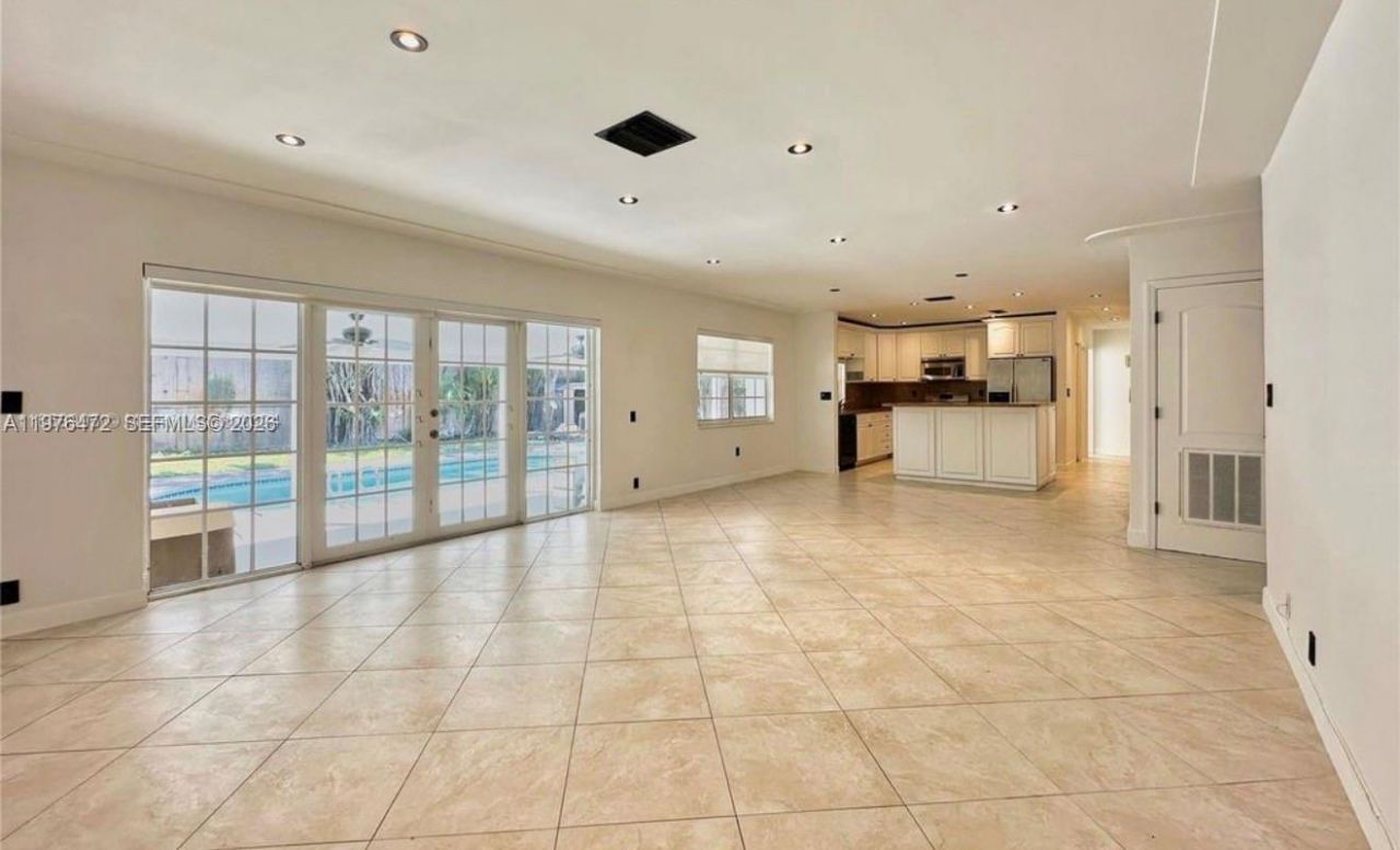 21020 NE 18th Ct , Miami, FL 33179 Photo