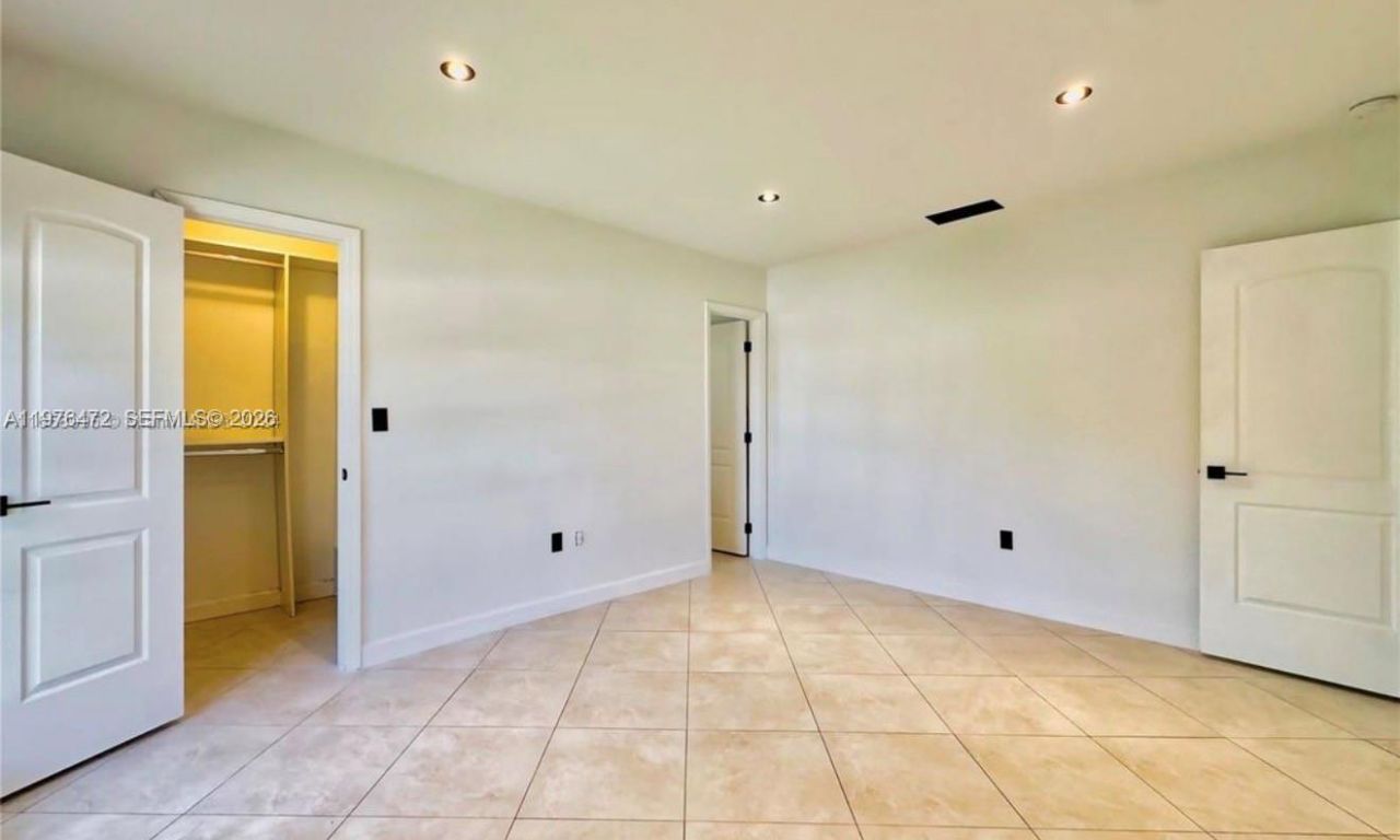 21020 NE 18th Ct , Miami, FL 33179 Photo