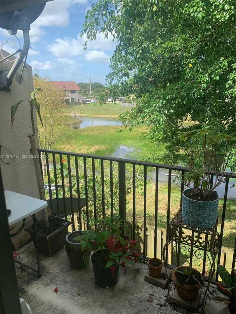 300 Nottingham Cir , Unit J, Greenacres, FL 33463 Photo