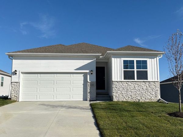5711 152nd Street, Urbandale, IA 50323