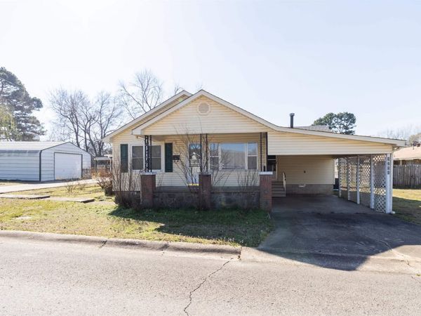 1711 W Cline St, Clarksville, AR 72830