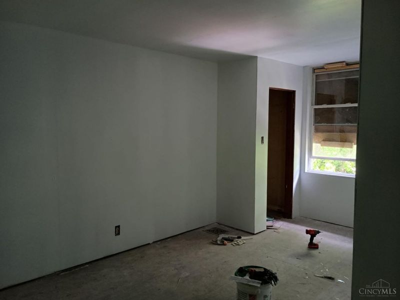 966 Fairbanks Avenue, Cincinnati, OH 45205 Photo 3