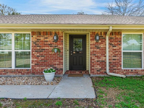 113 Weeks Drive , Youngsville, LA 70592
