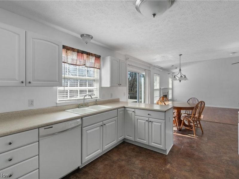 1138 Ledgestone Drive , Wadsworth, OH 44281 Photo 8