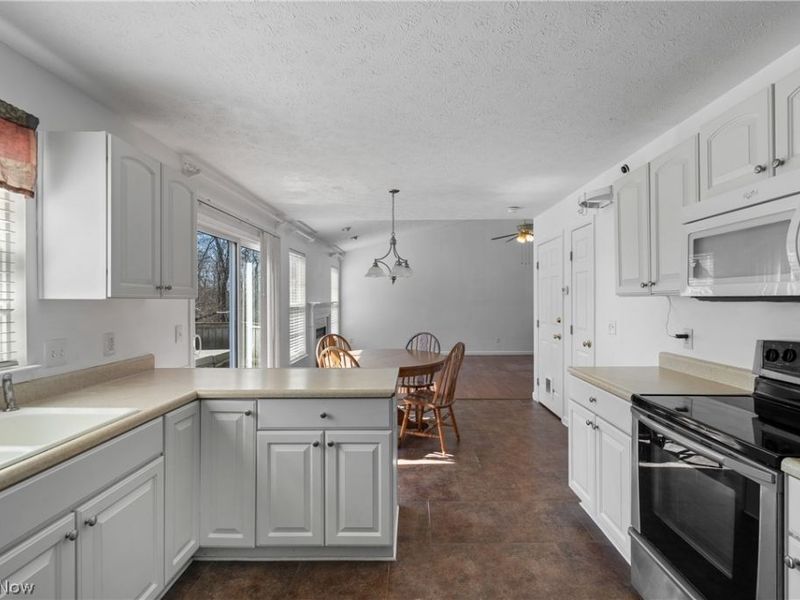 1138 Ledgestone Drive , Wadsworth, OH 44281 Photo 9