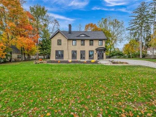 1555 W Market Street , Akron, OH 44313