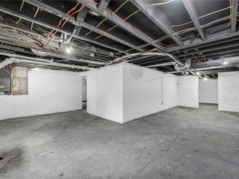 1555 W Market Street , Akron, OH 44313 Photo 35