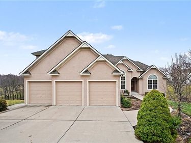 15423 N Mount Olivet Road, Smithville, MO 64089