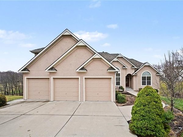 15423 N Mount Olivet Road, Smithville, MO 64089