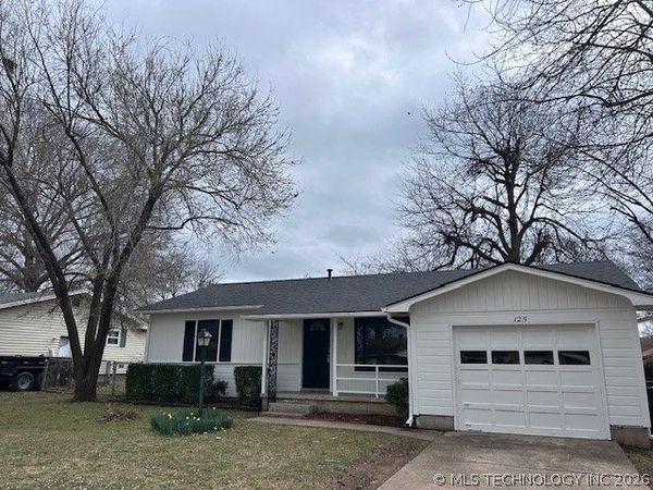 125 E Powell Street , Claremore, OK 74017