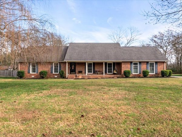 105 Safley Ct, Tullahoma, TN 37388