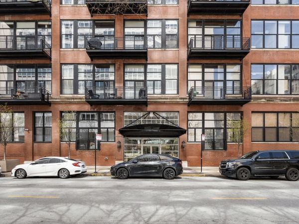 525 W Superior Street , Unit 623, Chicago, IL 60654