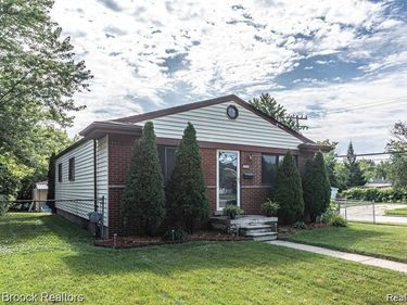 3800 Elmhurst Avenue , Royal Oak, MI 48073