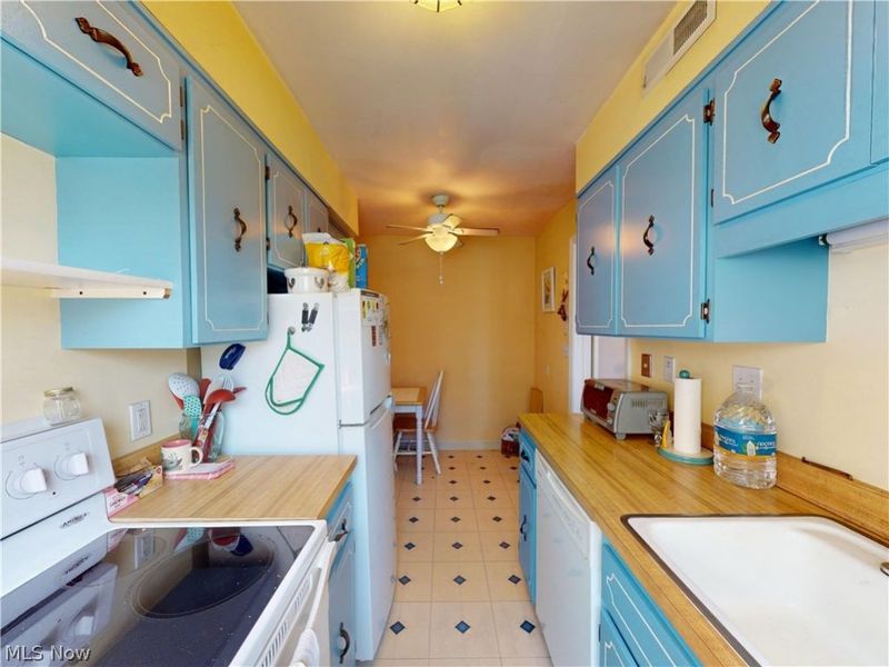 19406 Van Aken Boulevard , Unit 104, Shaker Heights, OH 44122 Photo 15