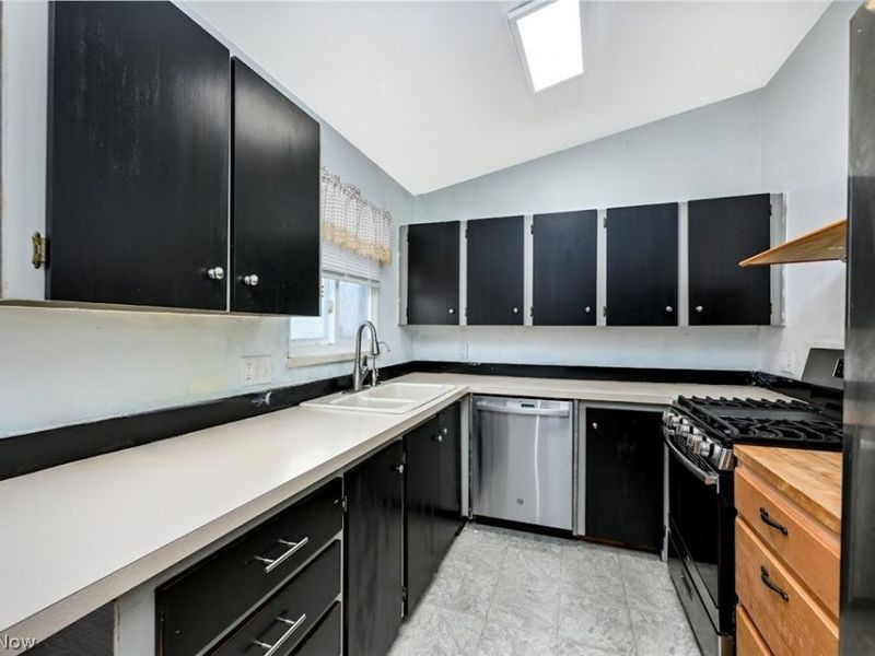 963 Winston Street, Akron, OH 44314 Photo 12