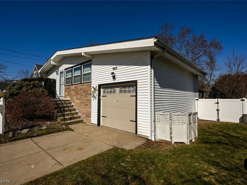 963 Winston Street, Akron, OH 44314 Photo 2