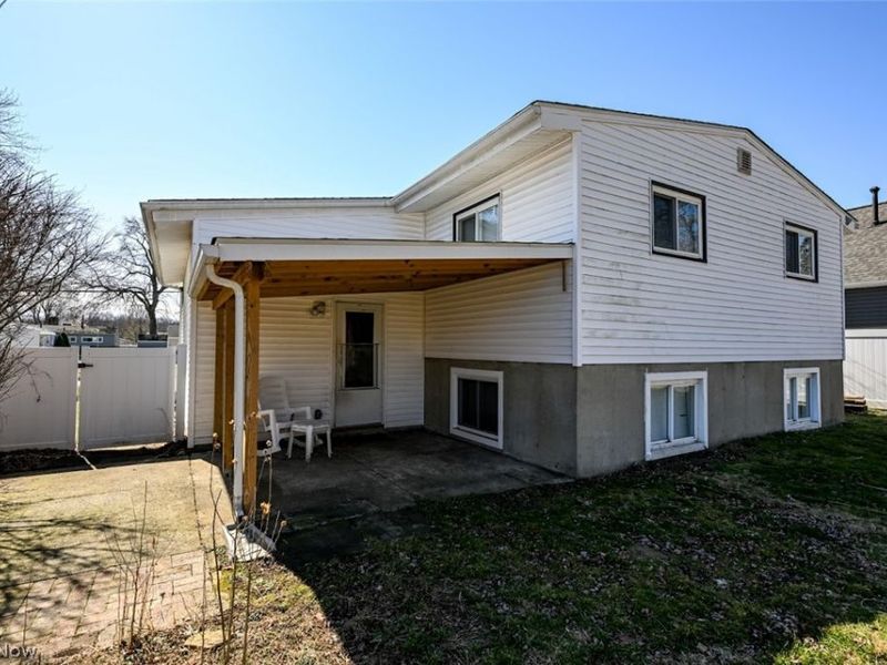 963 Winston Street, Akron, OH 44314 Photo 4