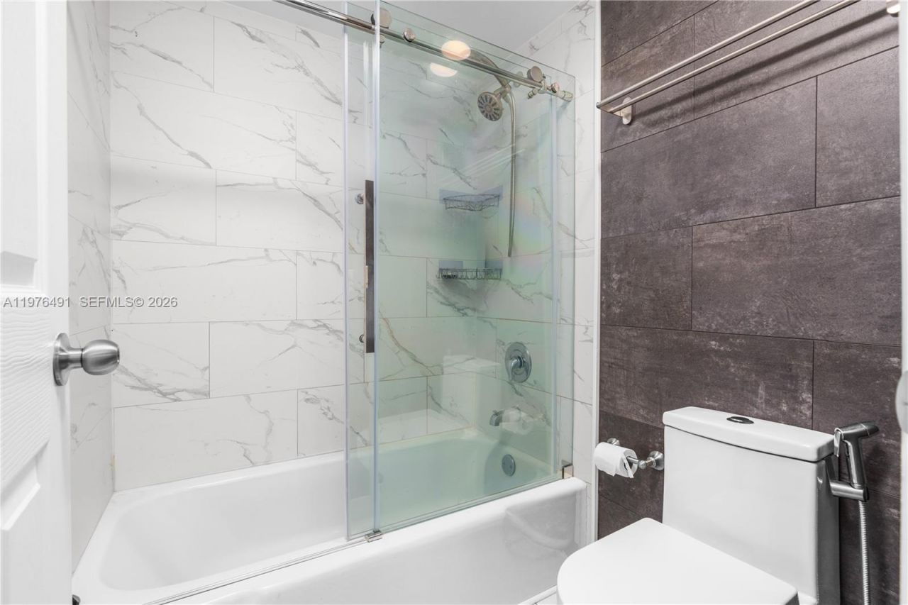 3730 Inverrary Dr , Unit 2H, Lauderhill, FL 33319 Photo