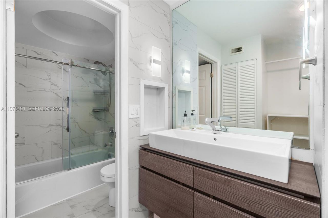 3730 Inverrary Dr , Unit 2H, Lauderhill, FL 33319 Photo