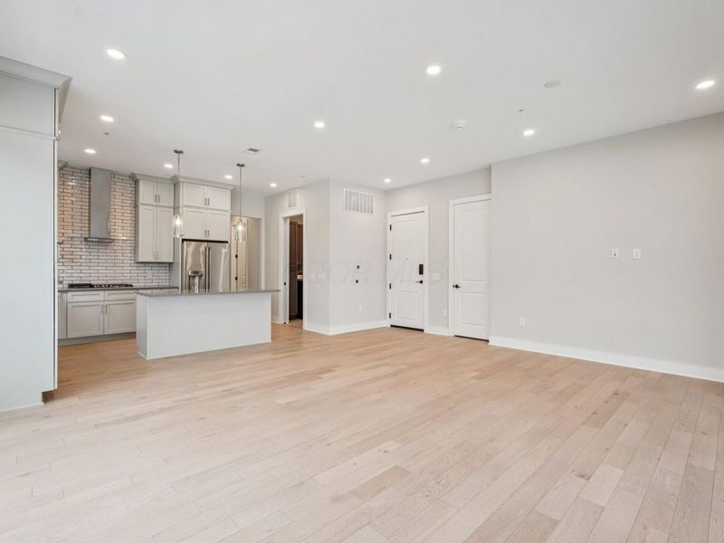 2842 Gunnison Drive , Unit 303, Columbus, OH 43228 Photo 9