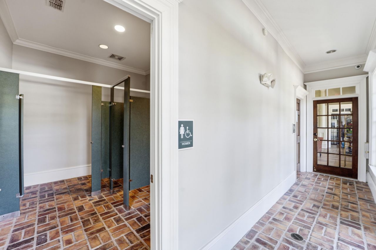 1423 Telfair Way Photo 32