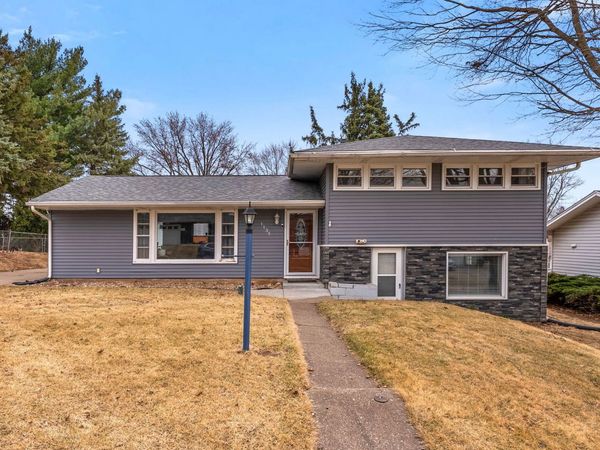 1135 5th Avenue N, Clinton, IA 52732