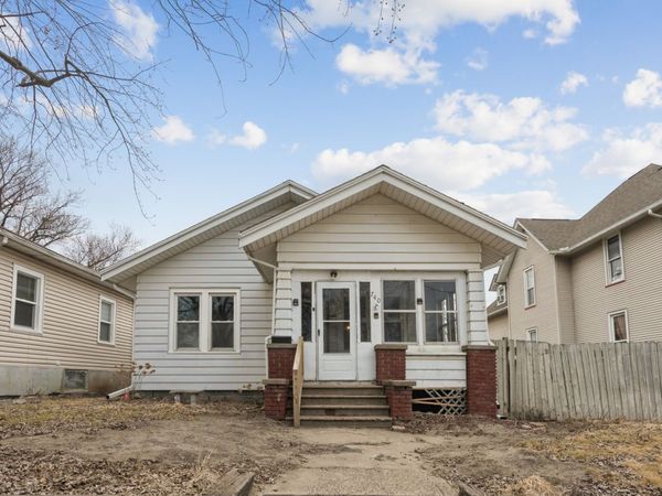 740 15th Avenue S, Clinton, IA 52732