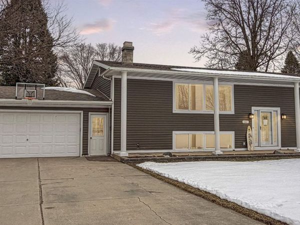 1663 Dorell Drive, Hampton, IA 50441
