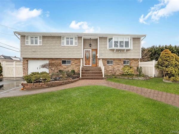 30 Crestwood Boulevard , Farmingdale, NY 11735