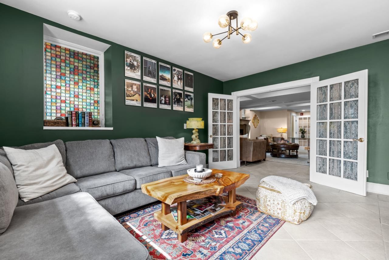 307 Ridgewood Avenue Minneapolis, MN 55403
