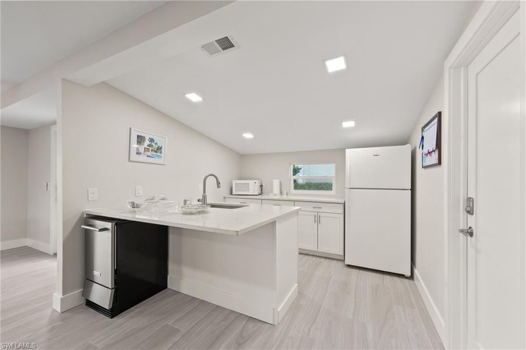 2880 Gulf Shore Blvd N, Unit 410, Naples, FL 34103 Photo