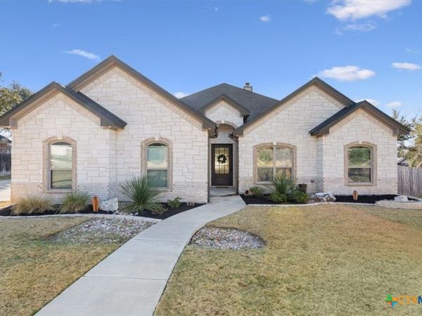 102 Rancho Del Lago Lane, Belton, TX 76513