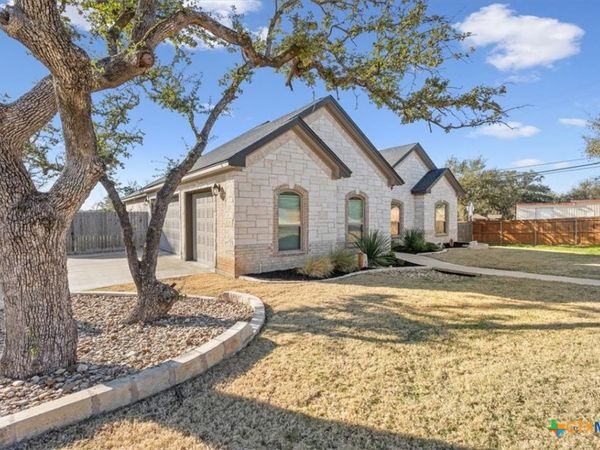 102 Rancho Del Lago Lane, Belton, TX 76513