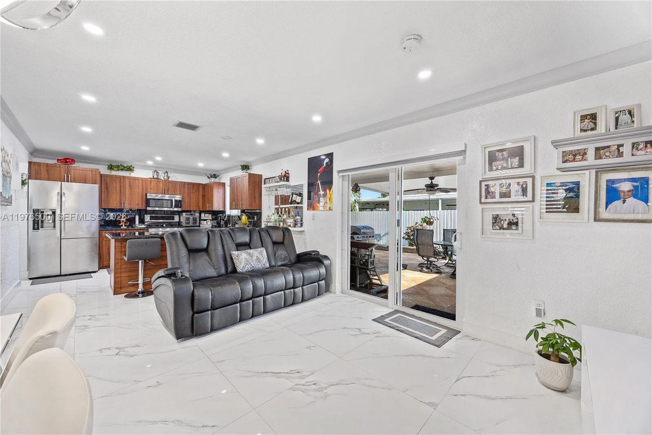 3502 W 72nd St , Hialeah, FL 33018 Photo