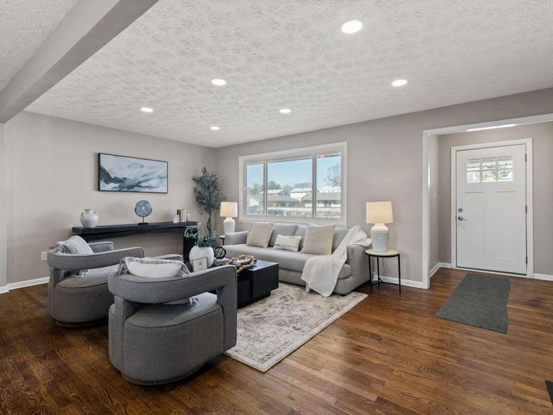 19 E Oak Street , Canal Winchester, OH 43110 Photo 4