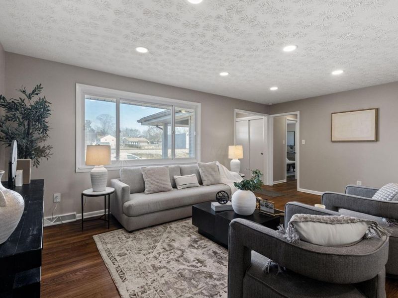 19 E Oak Street , Canal Winchester, OH 43110 Photo 5