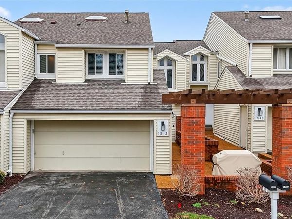 1842 Ridgeview Circle Drive , Ballwin, MO 63021