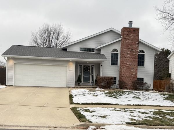 1509 Beckenham Drive, Bloomington, IL 61704