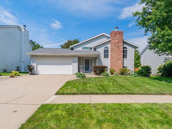 1509 Beckenham Drive, Bloomington, IL 61704