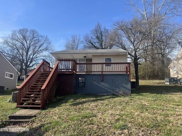 153 Johnson Rd, Oak Ridge, TN 37830