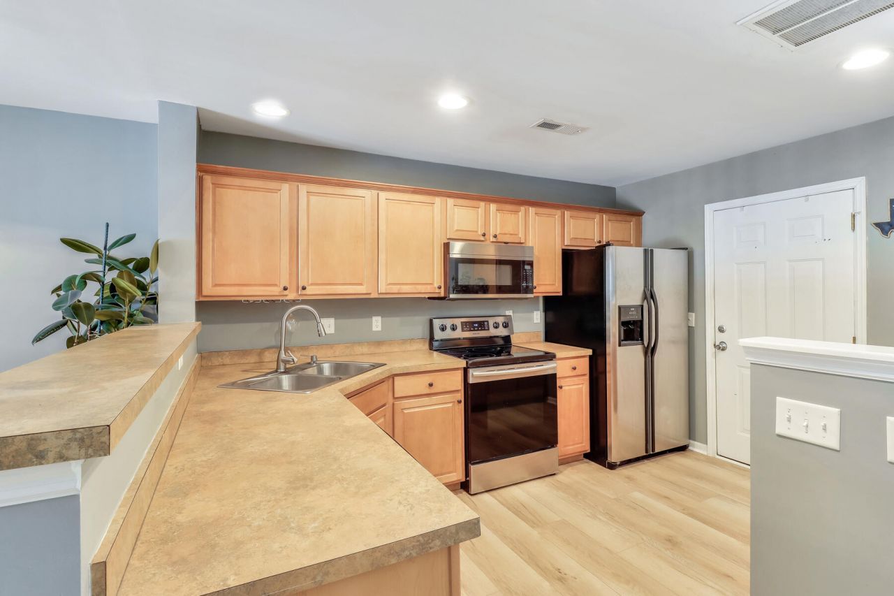 8653 Grassy Oak Trail Photo 6